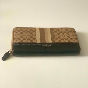 🛍️Coach tan & brown wallet